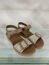 Load image into Gallery viewer, PieSanto - Joia Lame Hielo Sandal - Beige
