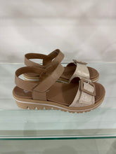 Load image into Gallery viewer, PieSanto - Joia Lame Hielo Sandal - Beige
