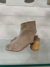 Load image into Gallery viewer, Huma Blanco - Aria Heel - Bone Suede
