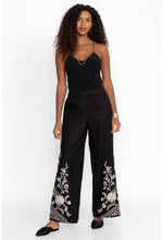 Load image into Gallery viewer, Johnny Was - Seamed Linen Pant - Black
