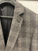 Load image into Gallery viewer, Q by Flynt - Bateman Sport Coat - Neutral Combo
