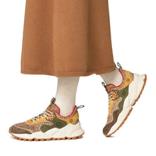 Load image into Gallery viewer, Flower Mountain - Kotetsu Woman Sneaker - Suede/Ponyhair Brown
